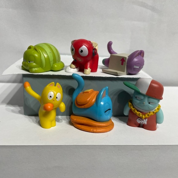 Lot of 6 Lost Kitties Figures Great Condition - Picture 1 of 7